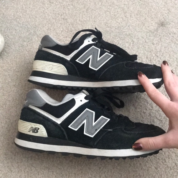 New balance tennis shoes - Picture 3 of 6